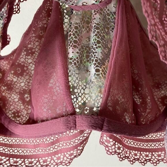 Victoria’s Secret High Neck Wired Lace Halter Bralette - Picture 5 of 9